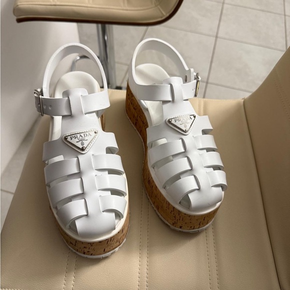 PRADA SIZE 8 👠 - Picture 3 of 5